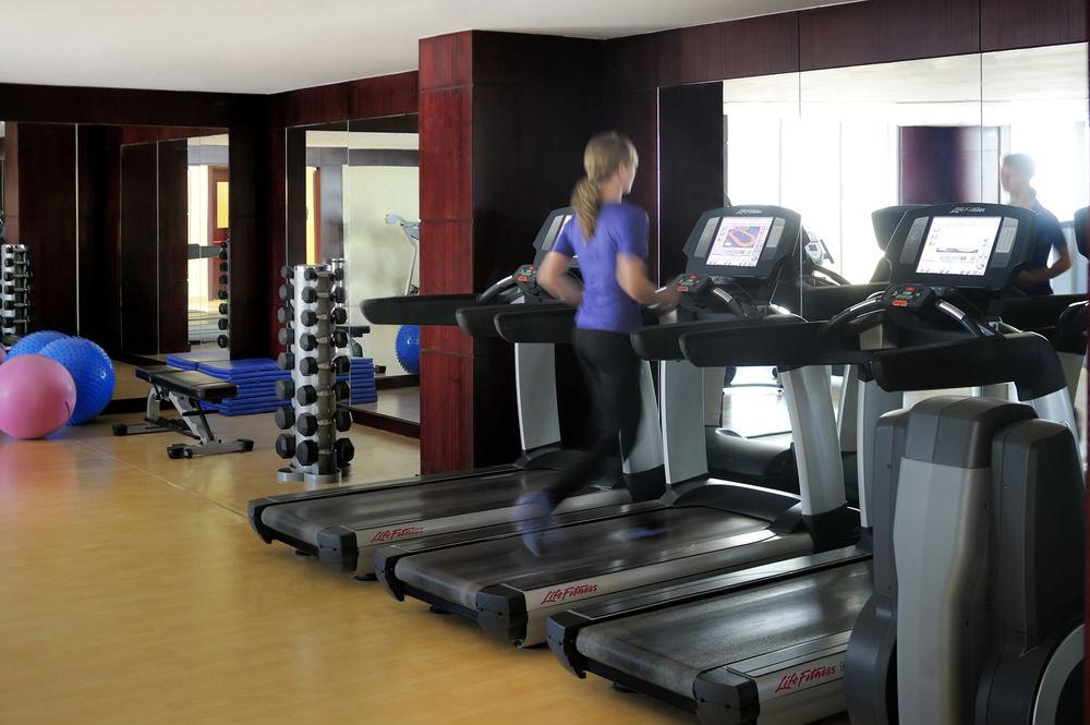 Marriott Executive Apartments Manama, Bahrain Экстерьер фото A treadmill