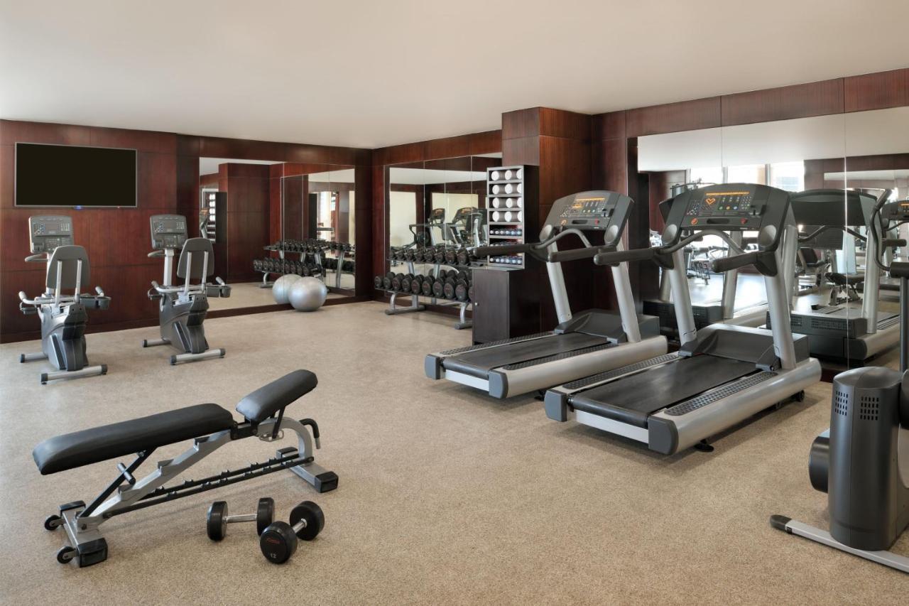 Marriott Executive Apartments Manama, Bahrain Экстерьер фото A gym at a hotel