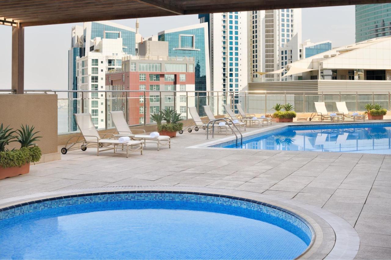 Marriott Executive Apartments Manama, Bahrain Экстерьер фото Rooftop pool