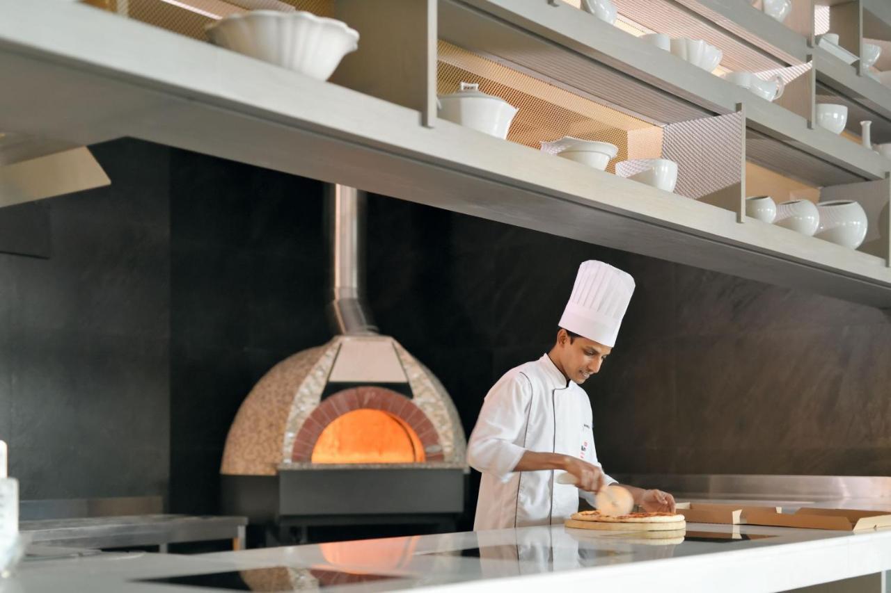 Marriott Executive Apartments Manama, Bahrain Экстерьер фото A wood-fired oven in a restaurant