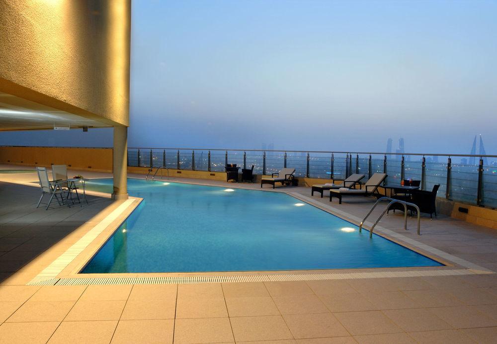 Marriott Executive Apartments Manama, Bahrain Экстерьер фото Rooftop pool at the hotel