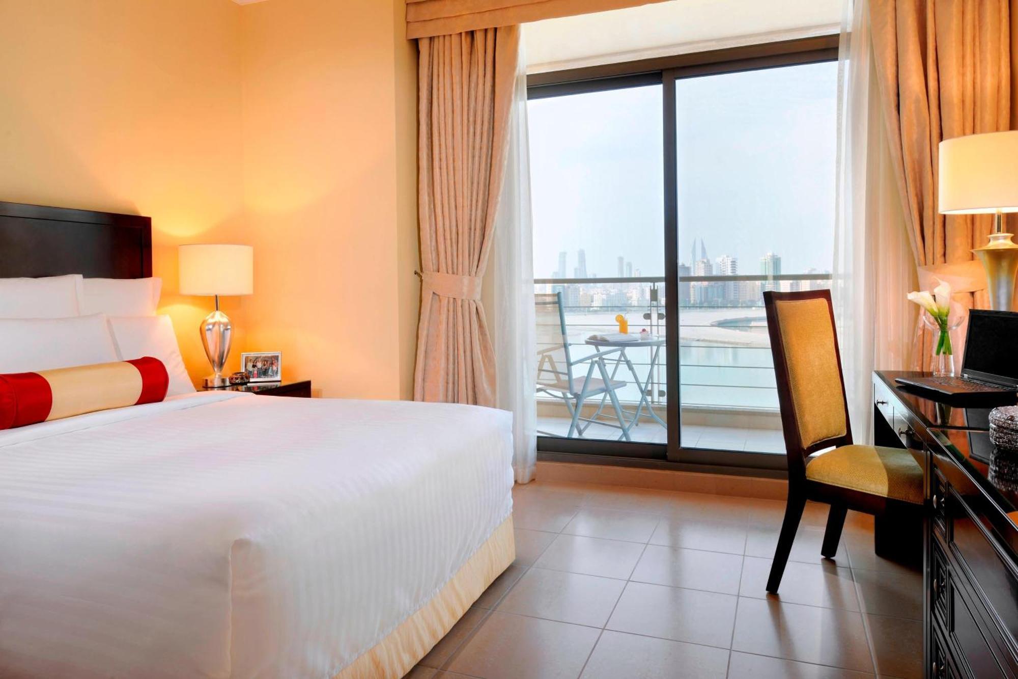 Marriott Executive Apartments Manama, Bahrain Экстерьер фото A room at the hotel