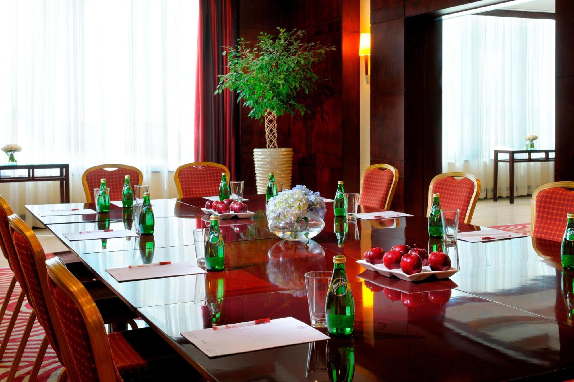 Marriott Executive Apartments Manama, Bahrain Экстерьер фото Meeting room